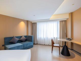 Lumeijia Tianhong Hotel Close to Line 3, Luggage storage, Newly opened - 9