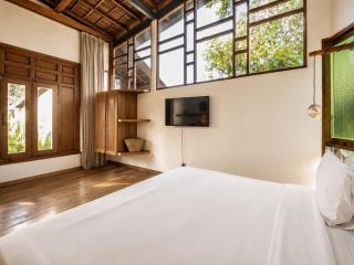 Chic 1-BR Villa with Pool, 800m from Echo Beach - 3
