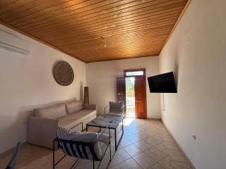 Lambis Garden Hideaway - 2