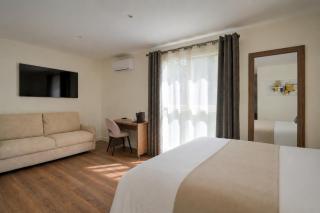 Logis Hotel Le Petit Casset - 5