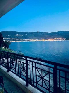 Seafront Central Luxury Apartment - 4