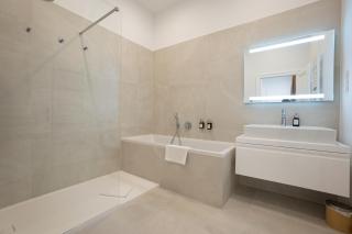 Modern 2-bedroom Flat - Prime Landstrasse Location - 3