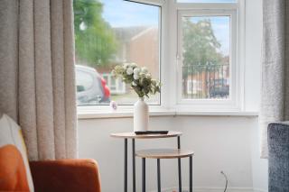 Spacious 4BR Darlington Sleeps 8 by Stay with us - 3