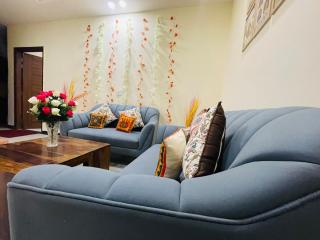 Cozy 1BHK with Patio Near Medanta, Gurgaon, Sector 38 - 0