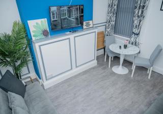Spacious Modern 4 Bed Room House, Near Liverpool City Centre, Sleeps 1-7, Free Parking & WiFi - 3