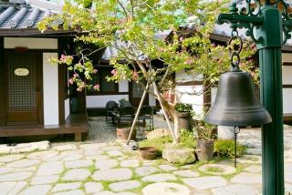 Jeonju Hanok Ihwa Gotaek Banchayougi Josik - 2
