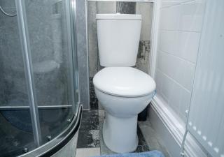 Spacious Modern 4 Bed Room House, Near Liverpool City Centre, Sleeps 1-7, Free Parking & WiFi - 6