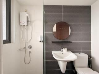 V summer loft with Bathtub Walks to CIQ - 3