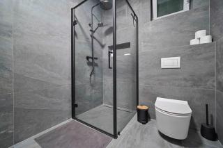 Old Town Modern Design Stay - AC & WI-FI - 5