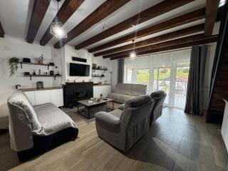 Cozy Lake House - 0