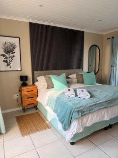 Weaver Lane Country Escape - The Rustic Mongoose - 9