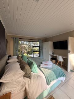 Weaver Lane Country Escape - The Rustic Mongoose - 7