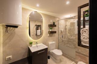 Posh & Panoramic 2BDR Apt 5 Min To Airport - 6