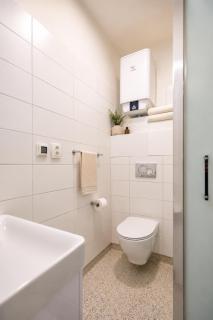 ALURE RESIDENCES 11 - 24h self check-in & private parking next to the apartment building included, CITY CENTER right on SNP Square in a quiet passage, new building, best deal in town - 3