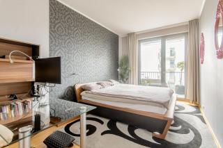 Modern Apartment with Terrace, Fast Wi-Fi & Self Check-in near City Center - 1