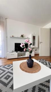 Four Views By The Sea Apartments - Budva - 1
