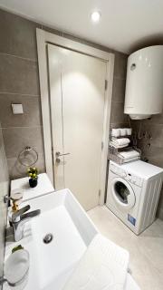 Four Views By The Sea Apartments - Budva - 3