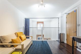 Burgess Mill - 3-Bed Apartment with Gated Parking - 1