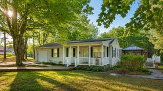 Lake Anna 3BR with Pool - Fire Pit & Cabana - 3
