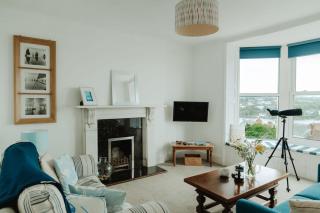 Frobisher Apartments - 1