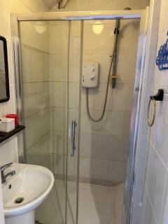 Convenient Accomodation near Birmingham Airport and NEC - 9