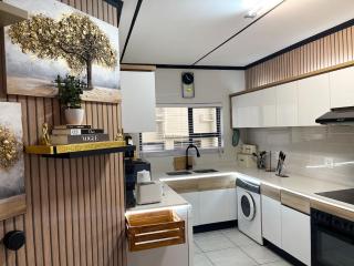 Smart Home Oasis & Luxury Living - 3