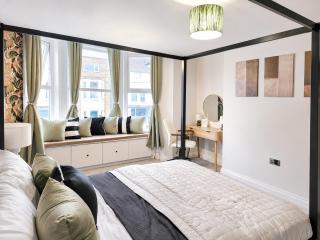 Spacious 5BR Blackpool Home, Cinema Room, Families Welcome, Sleeps 10 - 6