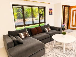 Hilltop View & Family Comfort - Sleep 6 - 6
