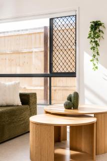 Modern 4Bedroom Canopy House in Greenbank with parking - 2