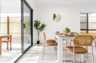 Modern 4Bedroom Canopy House in Greenbank with parking - 1