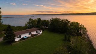 Condo 1 - Waterfront with SPA, Fireplace & Barbecue - 3