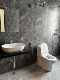 Bhagwati Hotel And Rooms - 8