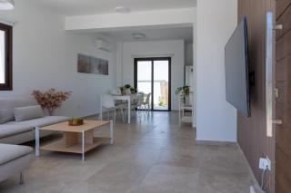 Private Pool 3BR Villa Near Beach Larnaca - 2