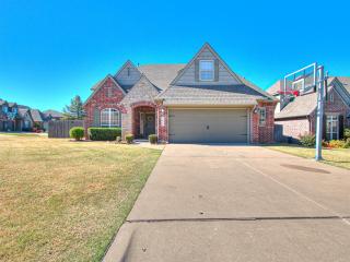 Beautifully Spacious Tulsa Treasure - 0