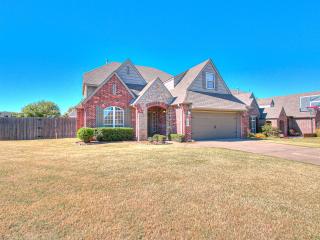 Beautifully Spacious Tulsa Treasure - 4