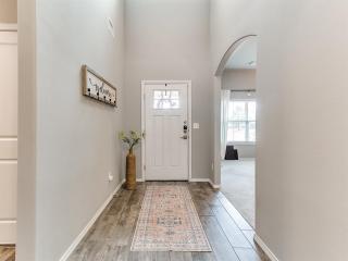 Spacious BA Home in Beautiful Neighborhood! - 9