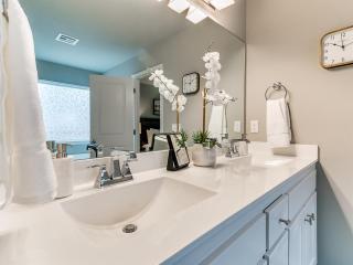 Spacious BA Home in Beautiful Neighborhood! - 6