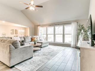 Spacious BA Home in Beautiful Neighborhood! - 1