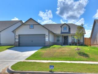 Spacious Retreat with Vaulted Ceilings & Primary Suite! - 5