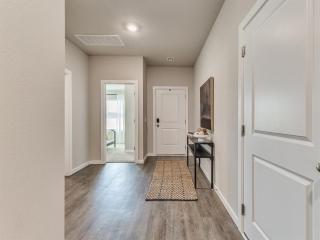 Modern Comfort in the Heart of Broken Arrow! - 8