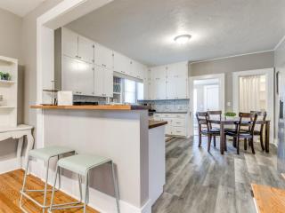 4BR for Rent in Edmond Near UCO Plus Hot Tub - 7