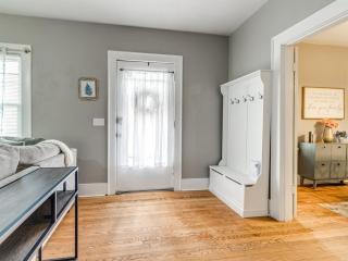 4BR for Rent in Edmond Near UCO Plus Hot Tub - 4