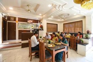 FabHotel Akshay Inn - 7