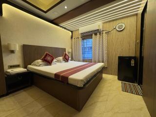 Ostro Inn Royal Studio Apartment Shakespeare Sarani - 1