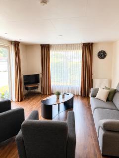 Gezellig chalet met tuin, nabij speeltuin en zwembad - 1