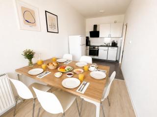 Modernes 5-Personen Apartment mit vollausgestatteter Küche, Balkon, Waschmaschine und kostenlosen Parkplätzen - 8