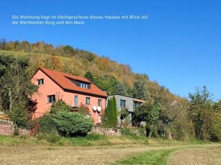 main Burgblick- malerische Lage am Wasser - 8