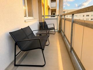 Modernes 5-Personen Apartment mit vollausgestatteter Küche, Balkon, Waschmaschine und kostenlosen Parkplätzen - 7
