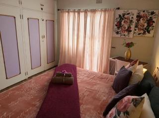 Rhodesdene Guesthouse - 1