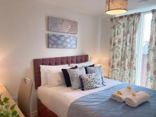 #164 City Escape at Sapphire Court-Sleeps 6 - 8